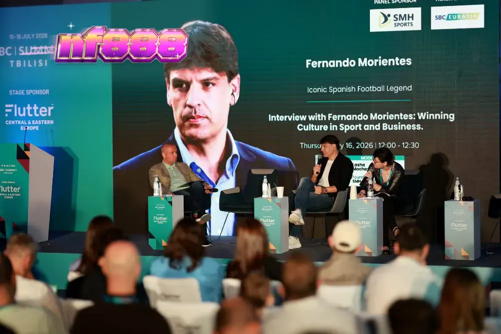 Participantes em conferência de iGaming discutindo tendências de mercado